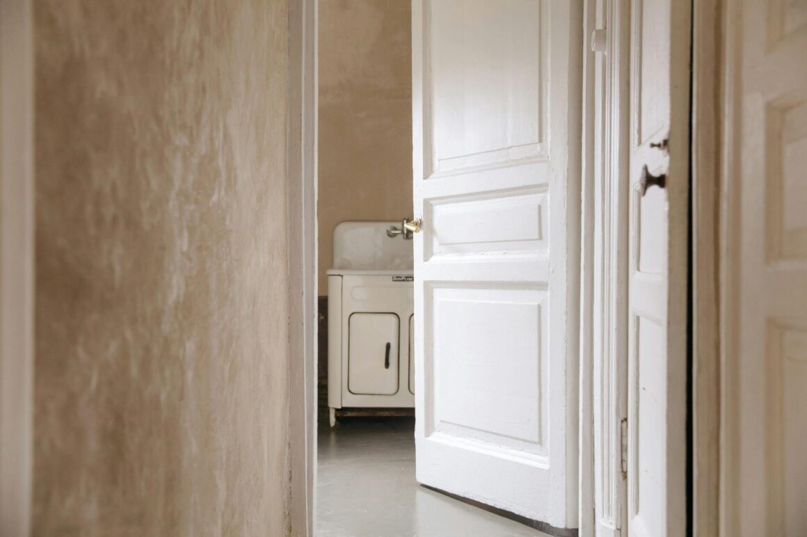 signs your home may have hidden mold problems