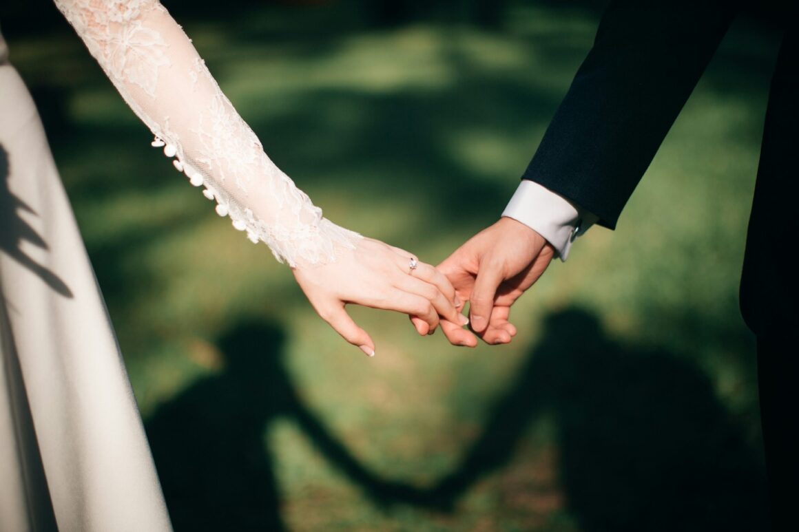 outdoor wedding essentials