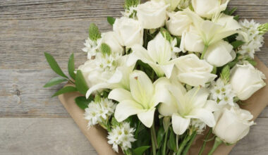 what flower arrangements are most commonly picked for a funeral