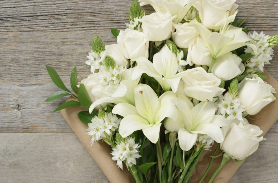 what flower arrangements are most commonly picked for a funeral