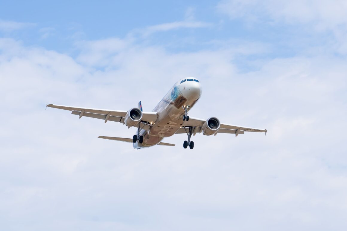 what factors influence airport efficiency around the world