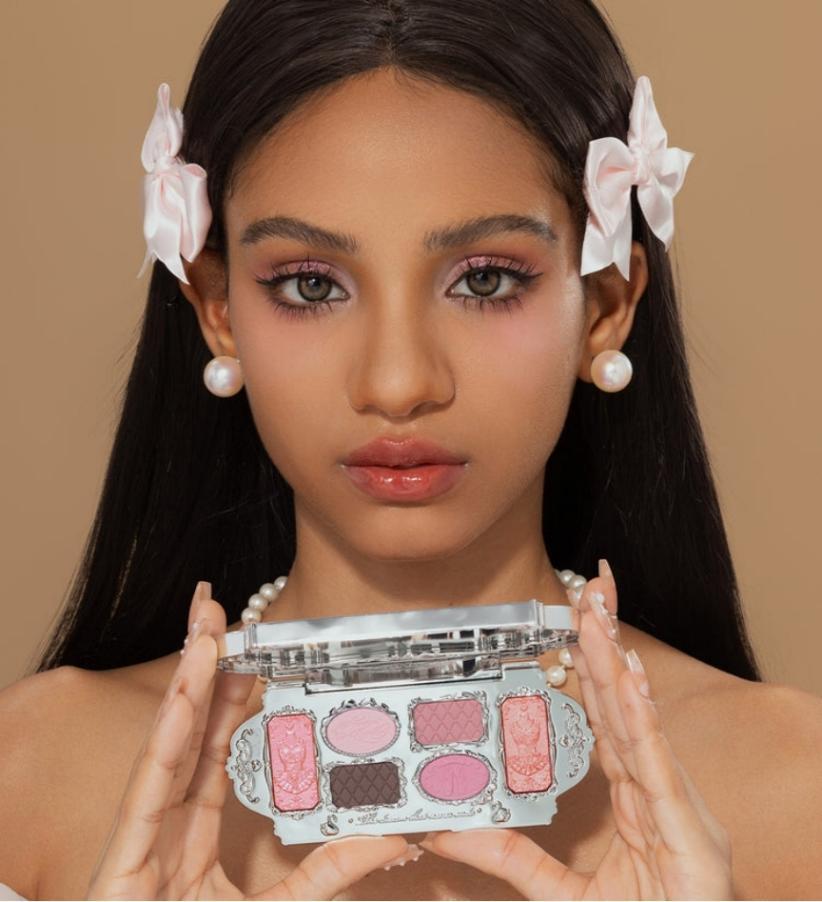 eyeshadow colour palette trends for romantic makeup looks 2