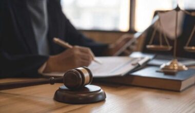 why hiring an experienced lawyer is important for both criminal and civil cases