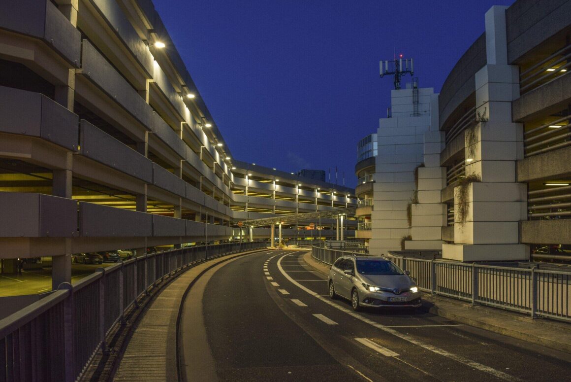 reasons why pre booking airport parking saves travel time