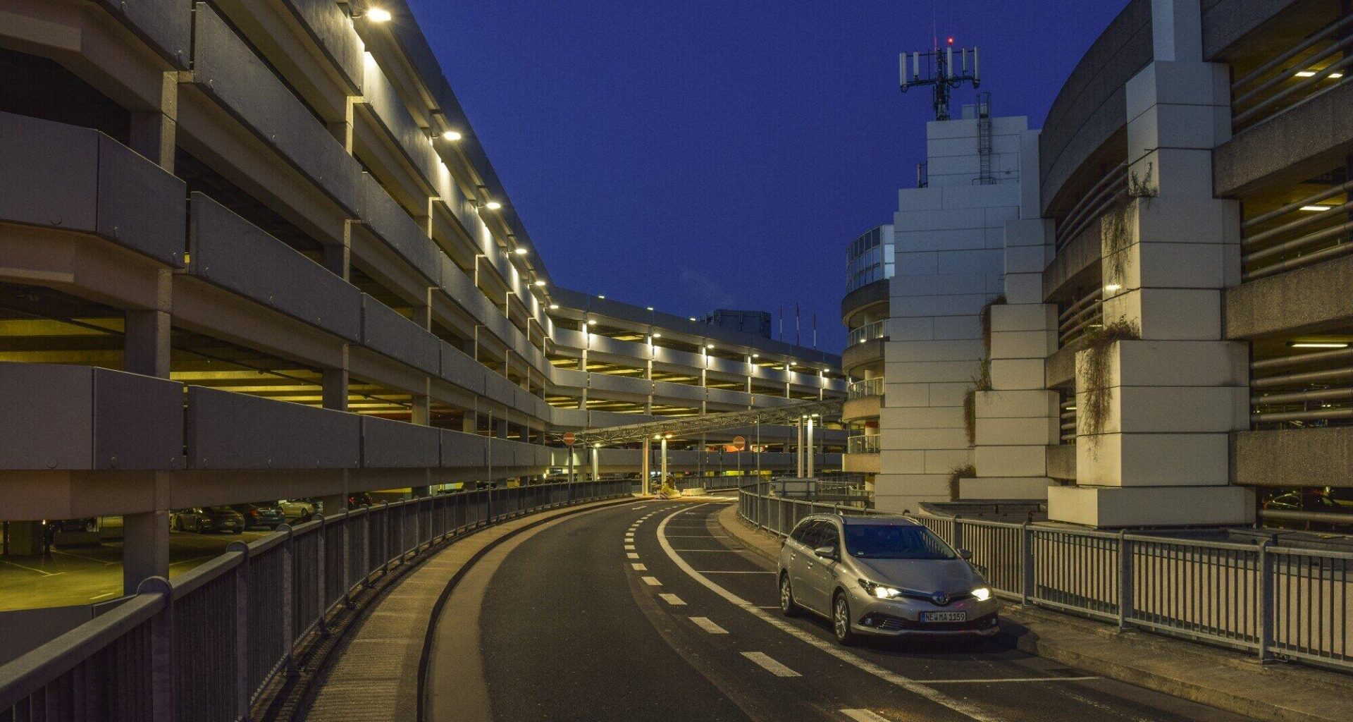 reasons why pre booking airport parking saves travel time